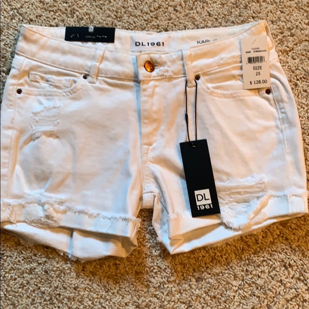 DL1961 Karlie Boyfriend Short-  NEW
